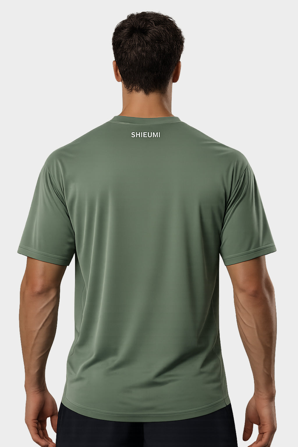 Person wearing a green athletic shirt with 'SHIEUMI' branding on the back.